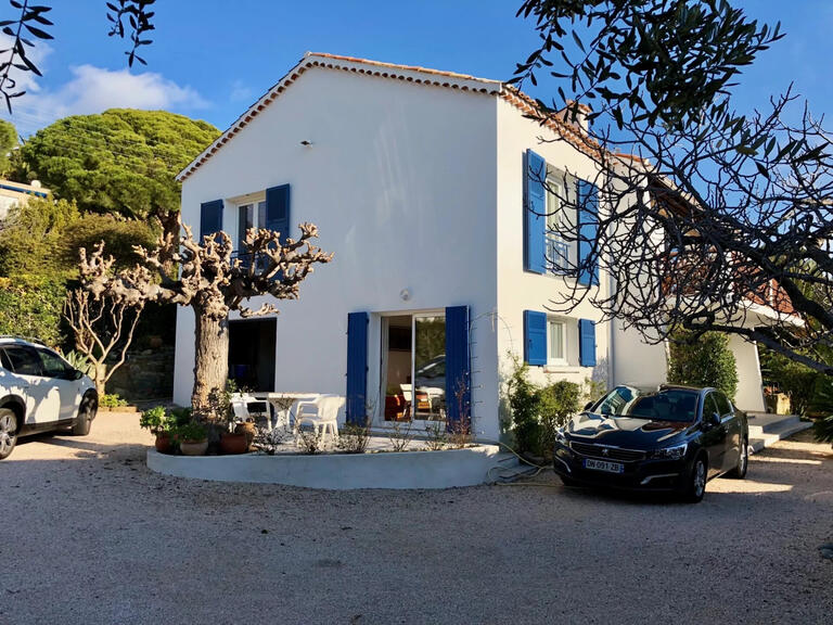 Villa Roquebrune-sur-Argens - 4 bedrooms - 180m²