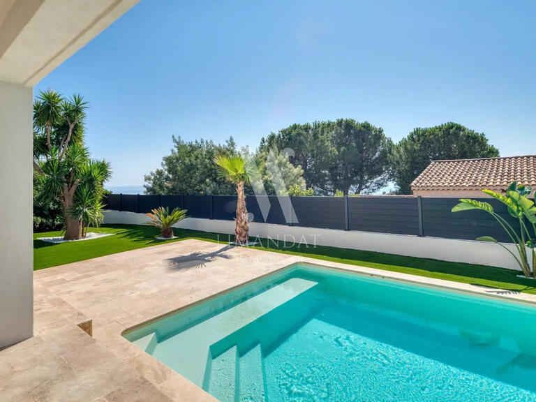 Villa Roquebrune-sur-Argens - 4 bedrooms - 154m²