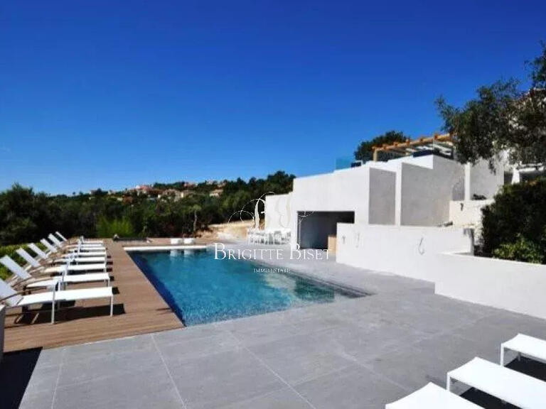 Villa Roquebrune-sur-Argens - 5 bedrooms - 250m²