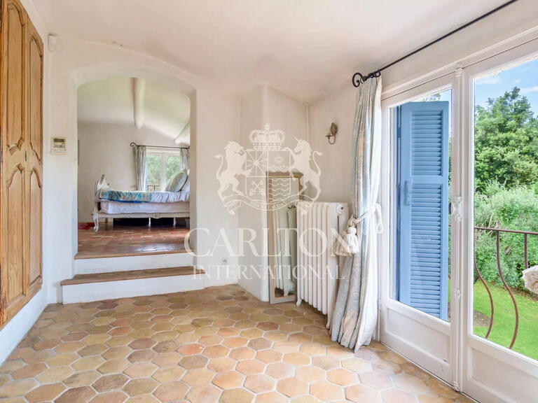 House Roquefort-les-Pins - 4 bedrooms - 250m²