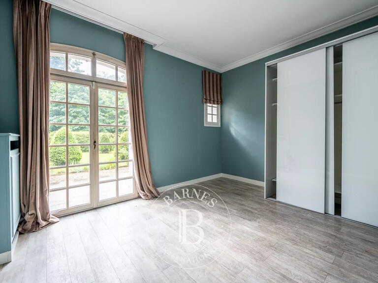 Sale Property Rueil-Malmaison - 5 bedrooms