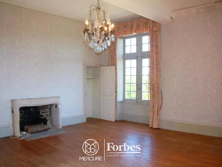 Castle Saint-Amand-Montrond - 15 bedrooms - 680m²