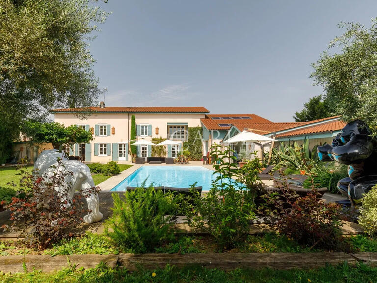 House Saint-Bonnet-de-Mure - 3 bedrooms - 440m²