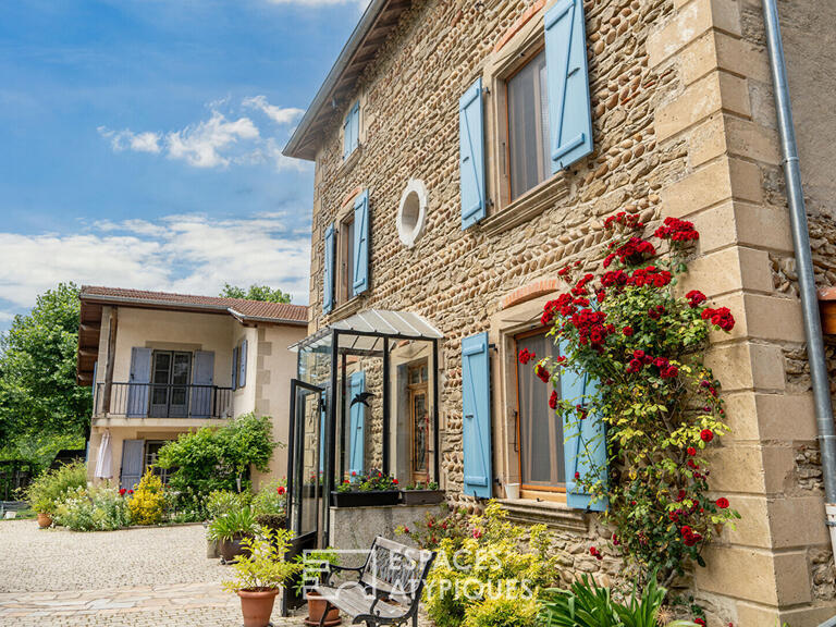 House Saint-Christophe-et-le-Laris - 5 bedrooms - 250m²