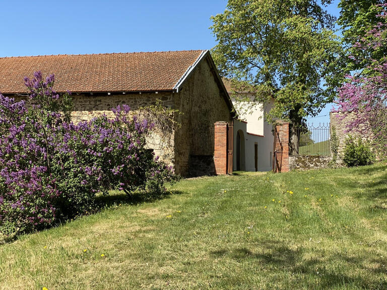 House Saint-Cyr-de-Favières - 600m²