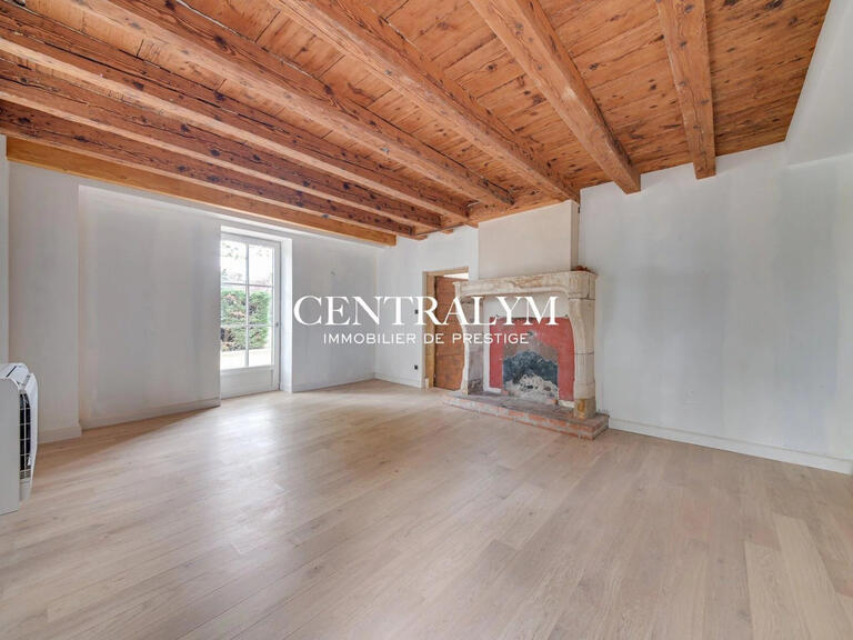 Maison Saint-Genis-Laval - 4 chambres - 244m²