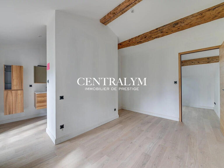 Maison Saint-Genis-Laval - 4 chambres - 244m²