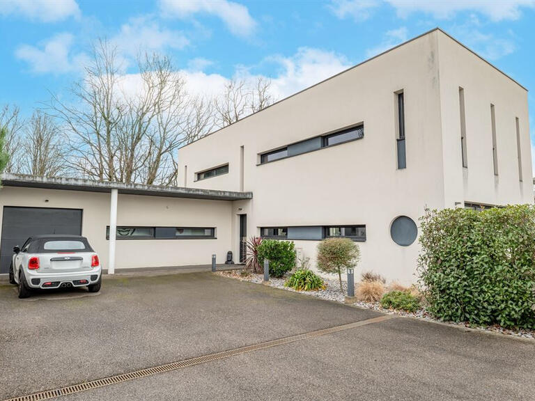 Maison Saint-Genis-Laval - 4 chambres - 235m²