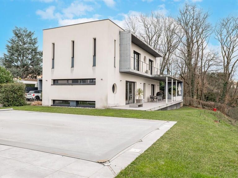 Maison Saint-Genis-Laval - 4 chambres - 235m²