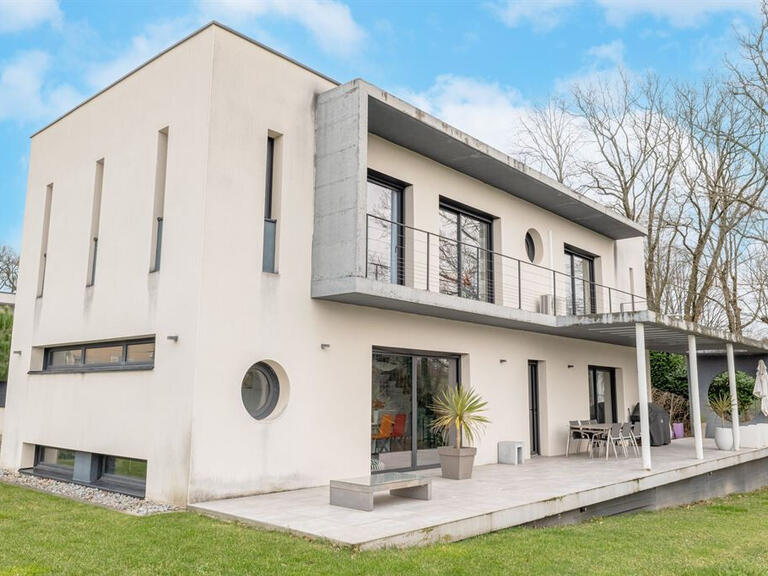 Maison Saint-Genis-Laval - 4 chambres - 235m²