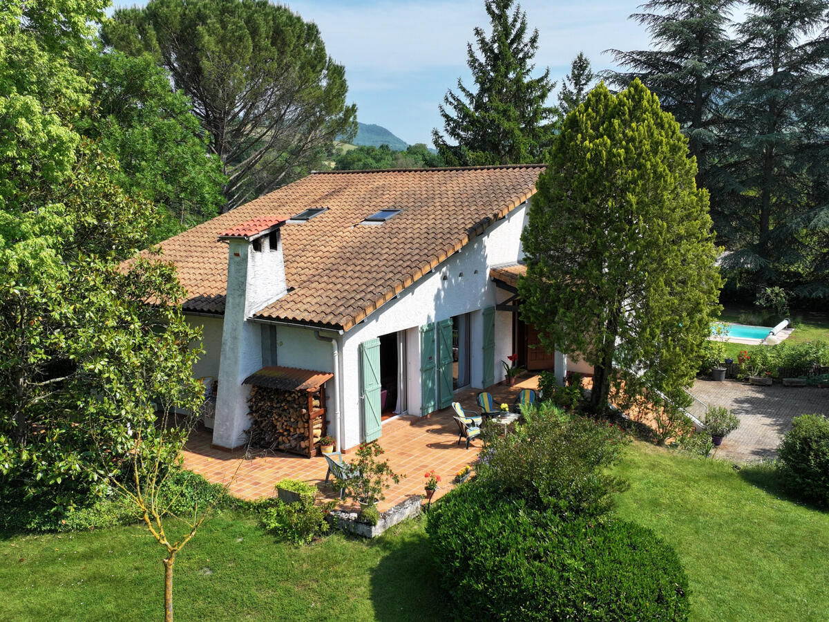 House Saint-Georges-de-Luzençon