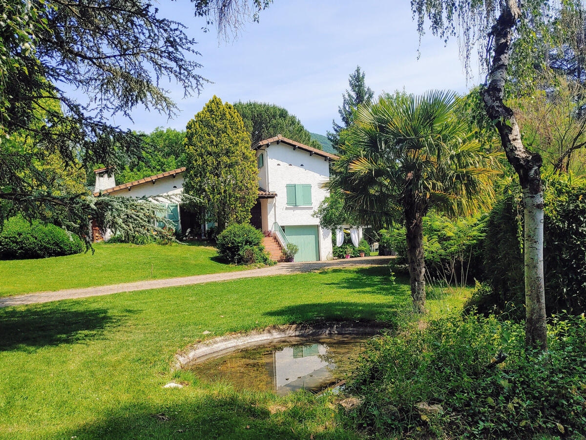 House Saint-Georges-de-Luzençon