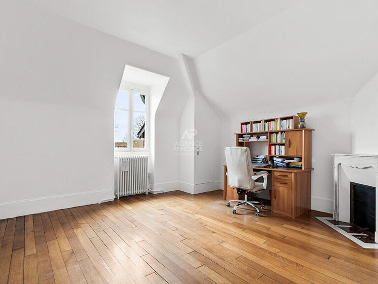 Apartment Saint-Germain-en-Laye - 3 bedrooms - 152m²