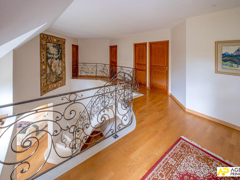 House Saint-Germain-en-Laye - 4 bedrooms - 205m²