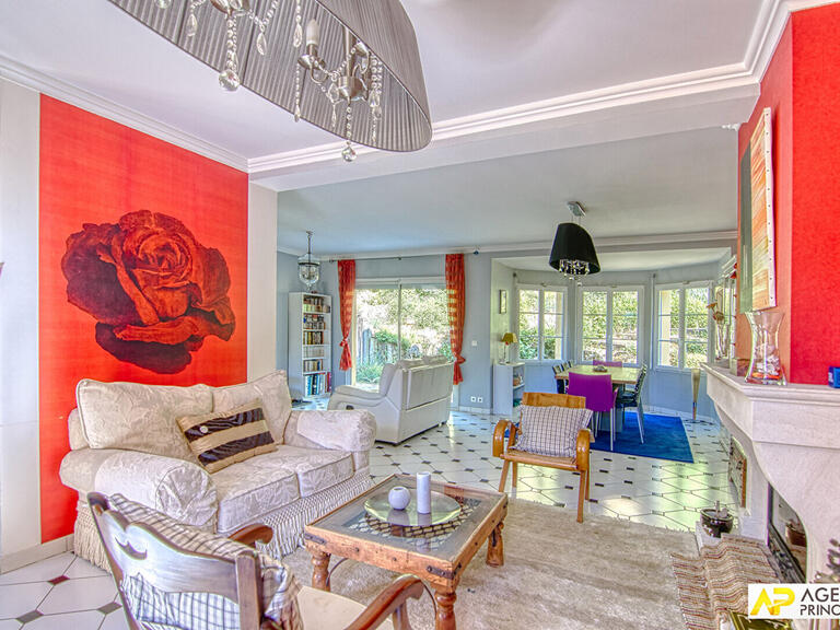 House Saint-Germain-en-Laye - 5 bedrooms - 180m²