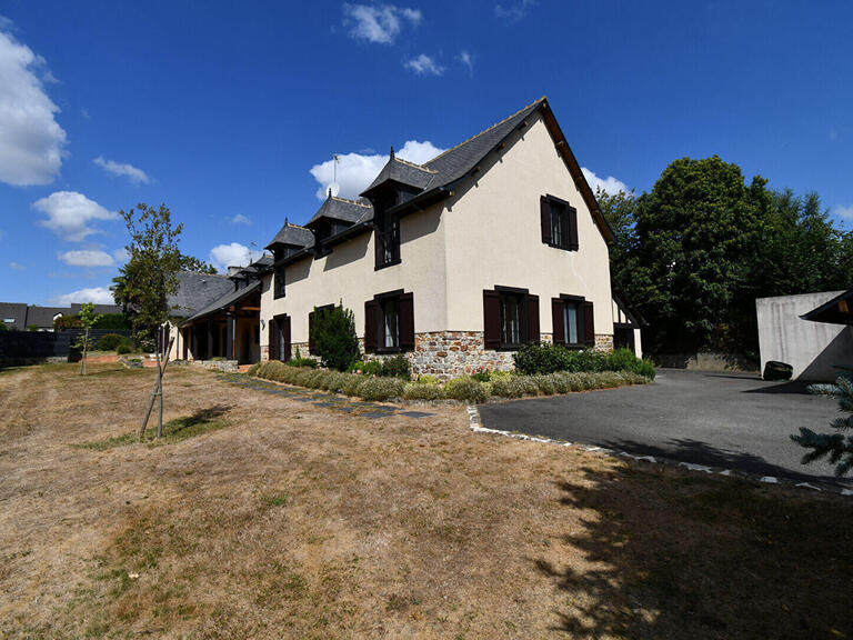 Villa For Sale Saint-Grégoire - BellesPierres