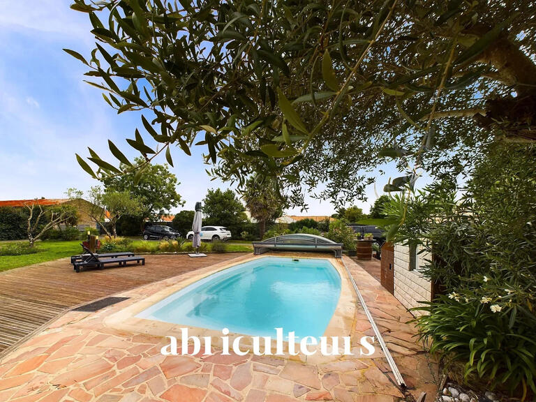 House Saint-Hilaire-de-Chaléons - 3 bedrooms - 218m²