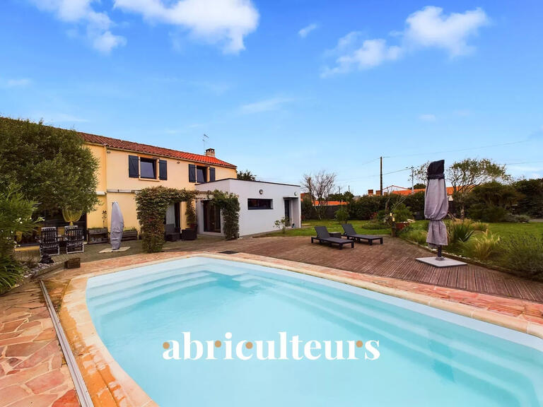 House Saint-Hilaire-de-Chaléons - 3 bedrooms - 218m²