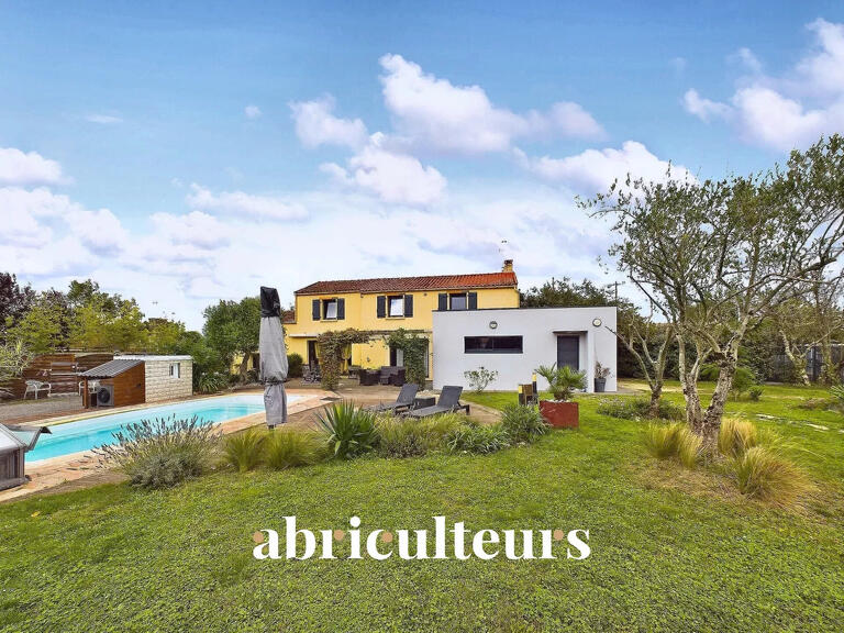 House Saint-Hilaire-de-Chaléons - 3 bedrooms - 218m²