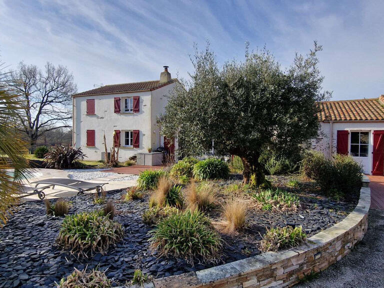 House Saint-Hilaire-de-Chaléons - 4 bedrooms