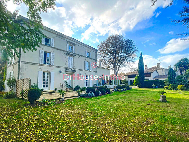 Mansion Saint-Hilaire-la-Palud - 7 bedrooms - 403m²