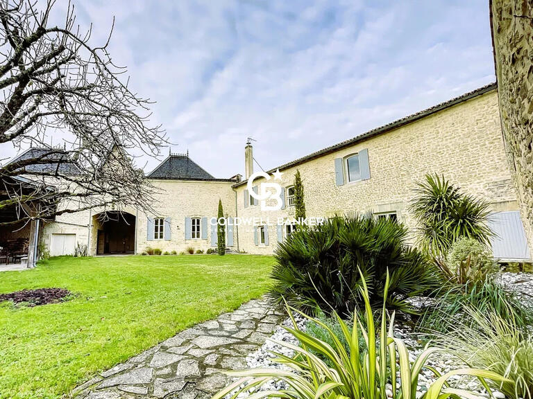 Maison Saint-Jean-d'Angély - 5 chambres - 348m²