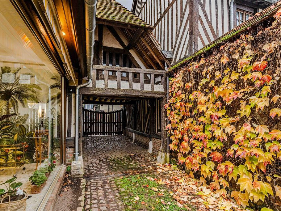 House Saint-Julien-le-Faucon