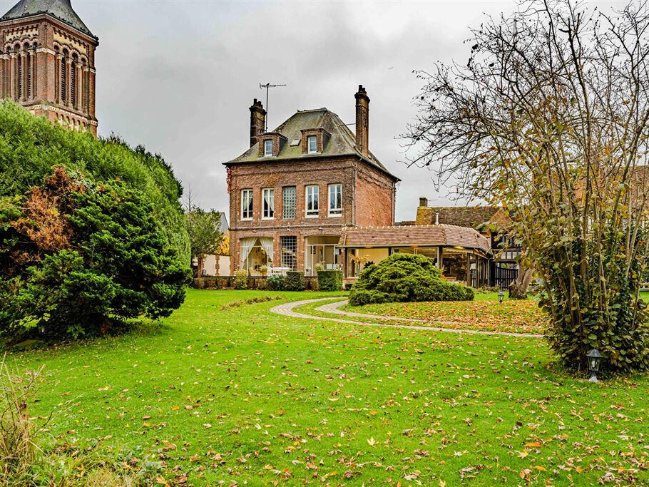 House Saint-Julien-le-Faucon