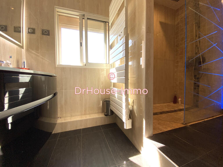 Villa Saint-Laurent-d'Aigouze - 4 chambres - 182m²