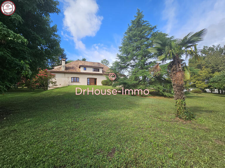 Villa Saint-Laurent-d'Arce - 8 chambres - 411m²