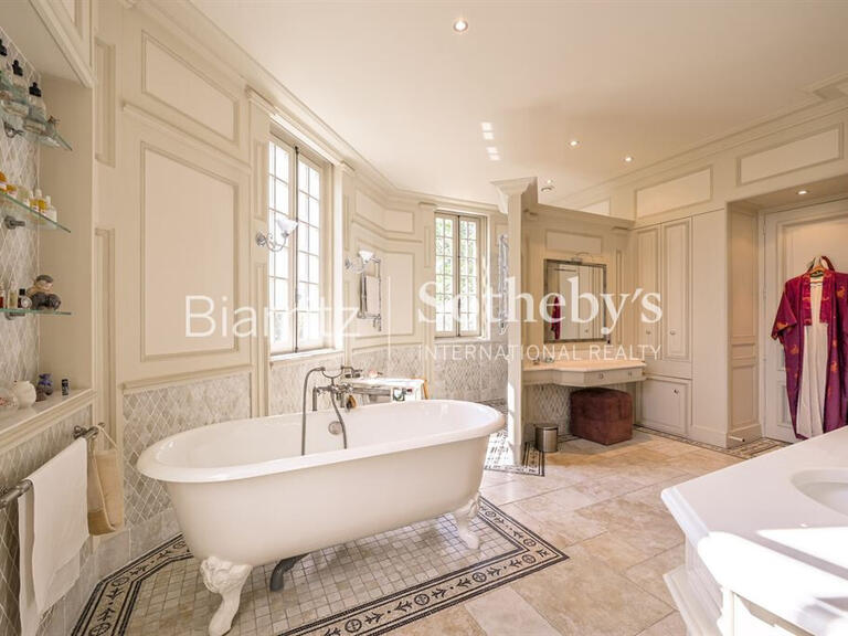 Castle Saint-Laurent-de-Gosse - 7 bedrooms - 824m²