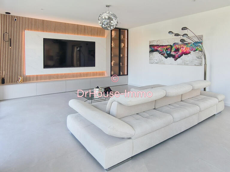 Villa Saint-Laurent-sur-Saône - 4 bedrooms - 242m²