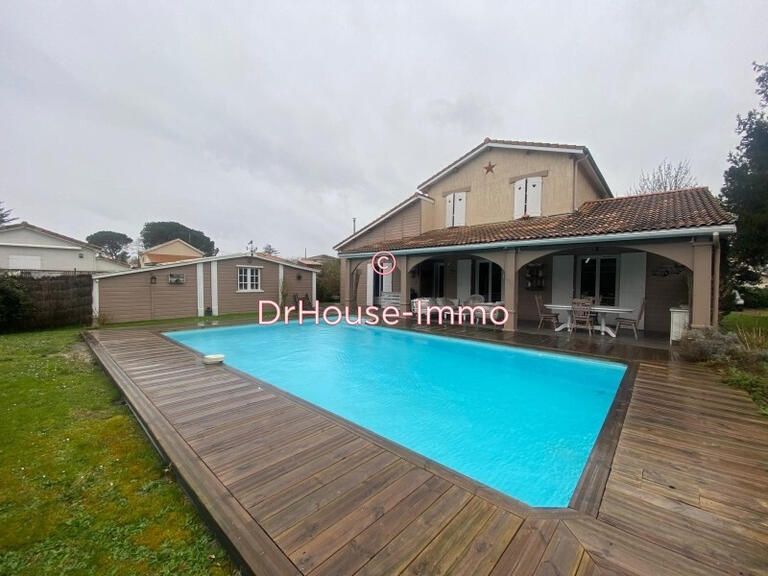 Villa Saint-Médard-en-Jalles - 5 bedrooms - 240m²