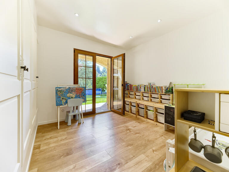 Sale Apartment Saint-Paul-de-Vence - 3 bedrooms