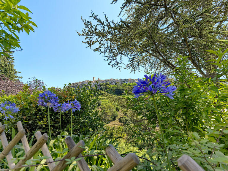 Sale Apartment Saint-Paul-de-Vence - 3 bedrooms