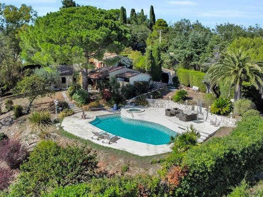 Villa Saint-Paul-de-Vence - 5 bedrooms - 255m²