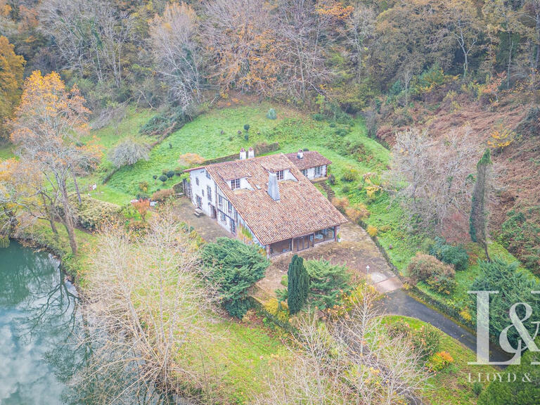 Maison Saint-Pée-sur-Nivelle - 6 chambres - 450m²