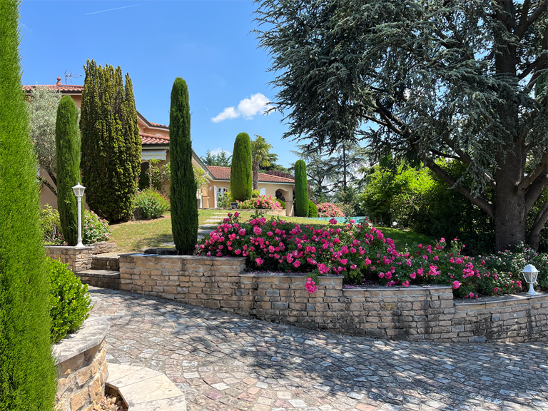 House Saint-Priest - 4 bedrooms - 300m²