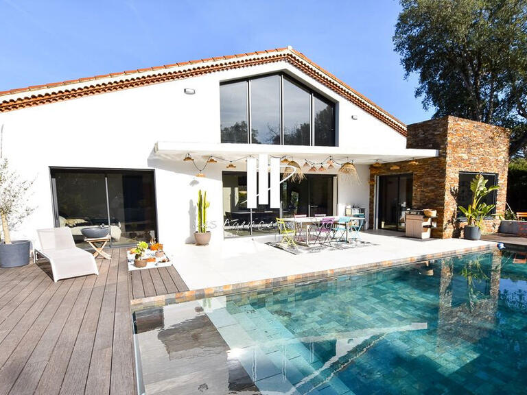 House Saint-Raphaël - 4 bedrooms - 230m²