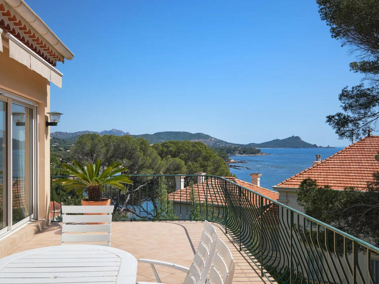 Villa Saint-Raphaël - 5 bedrooms - 341m²