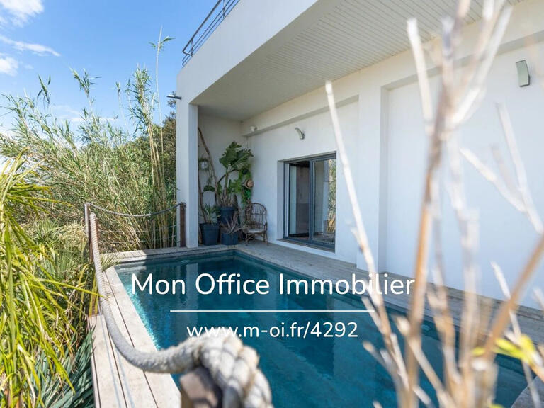 Villa Saint-Raphaël - 4 bedrooms - 216m²