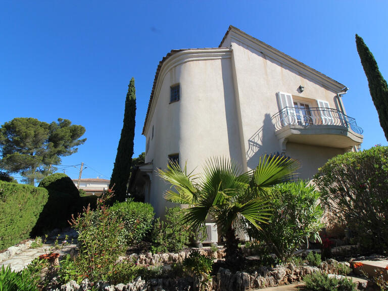 Villa Saint-Raphaël - 6 bedrooms - 350m²