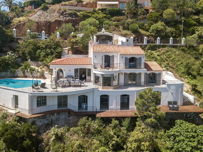 Villa Saint-Raphaël - 5 bedrooms - 250m²