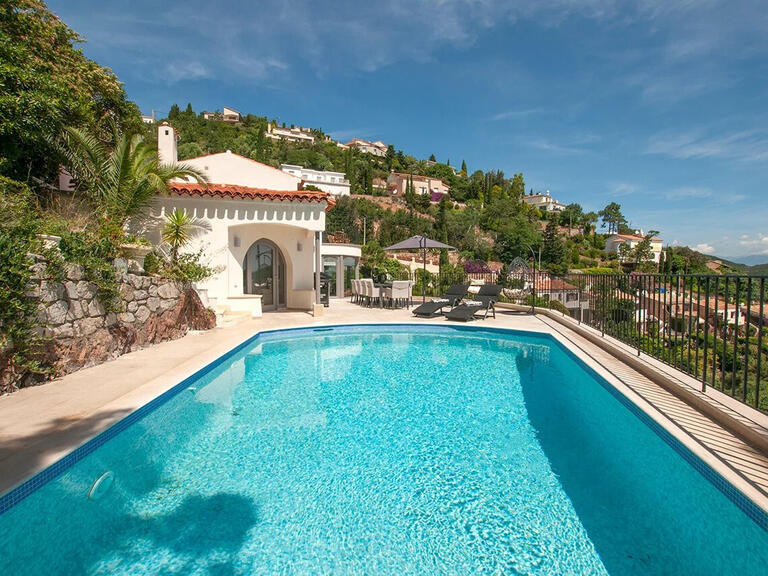 Villa Saint-Raphaël - 5 bedrooms - 250m²