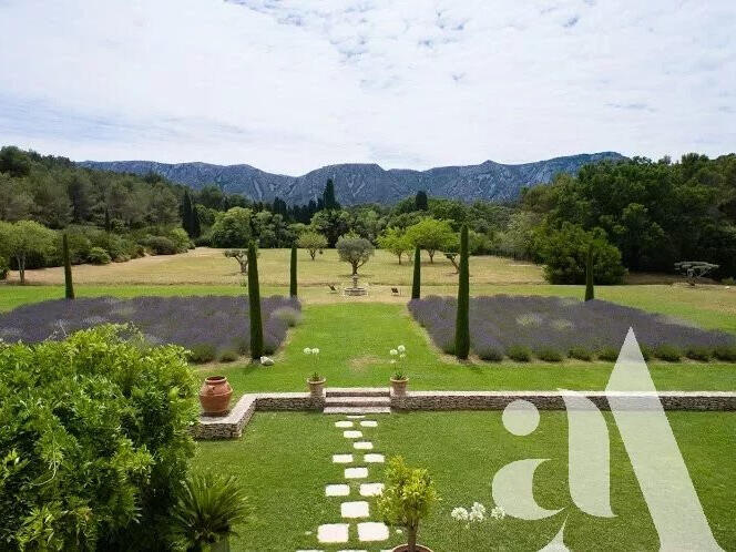 Maison Saint-Rémy-de-Provence - 7 chambres - 300m²