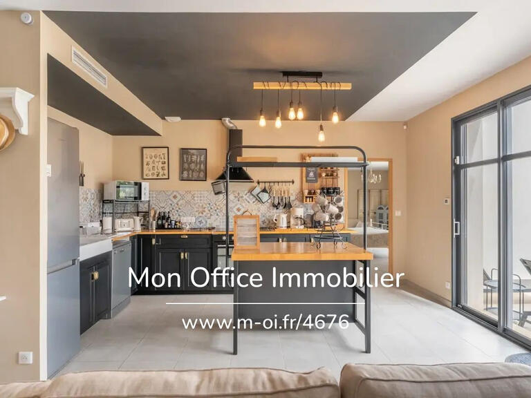 Maison Saint-Saturnin-lès-Apt - 4 chambres - 173m²