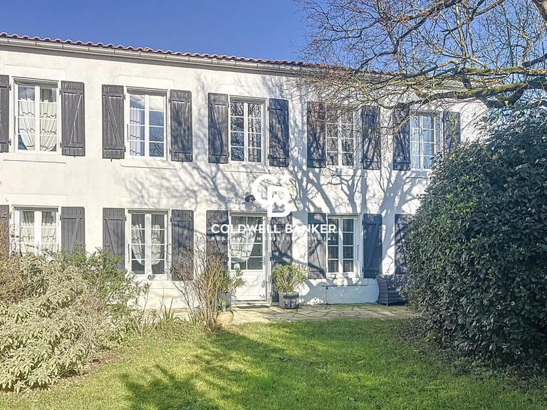 Maison Saint-Sauveur-d'Aunis - 5 chambres - 312m²