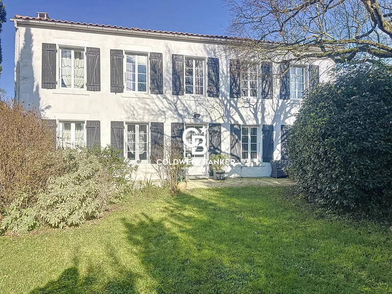 Maison Saint-Sauveur-d'Aunis - 5 chambres - 312m²