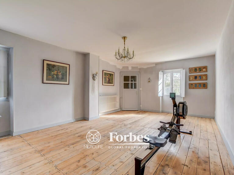 Propriété Saint-Sulpice - 6 chambres - 448m²