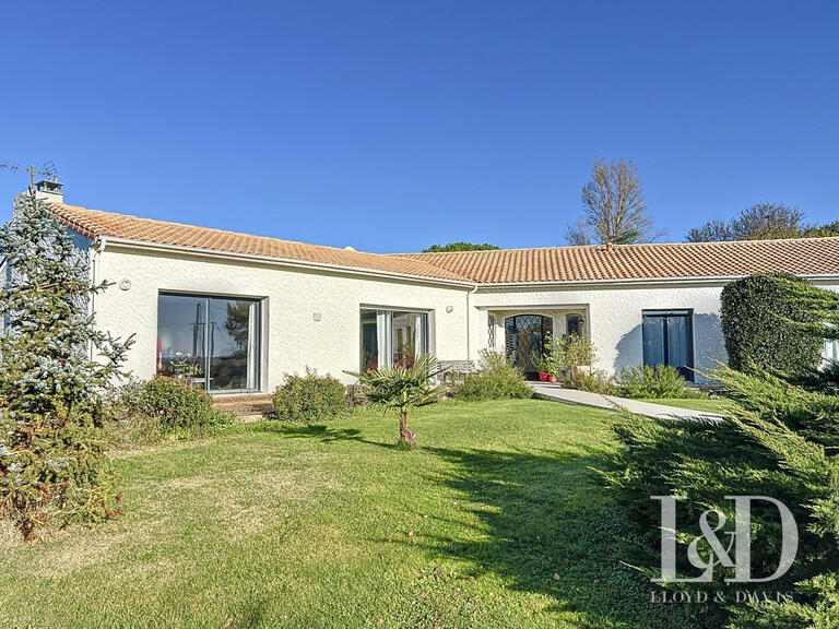 House Saint-Sulpice-de-Royan - 4 bedrooms - 252m²